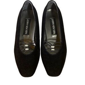 Jasmin  New York women's size 7M Black velvet square toe low block heel pumps